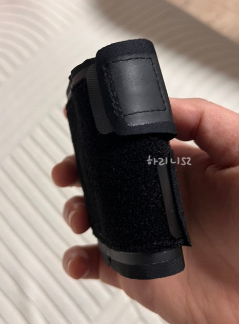 손목보호대의 원단과 스트랩 디테일