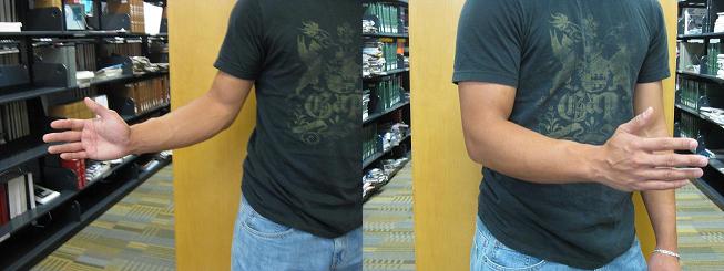 손목을 젖히고 펴보는 자가 체크 동작